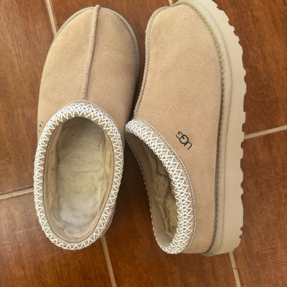 UGG Tasman Slippers - Size 8